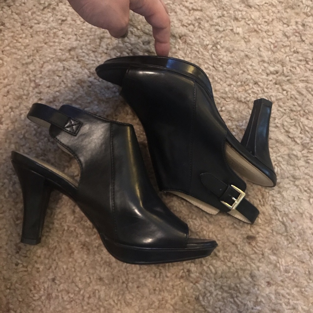 Naturalizer vegan leather 6 black heels